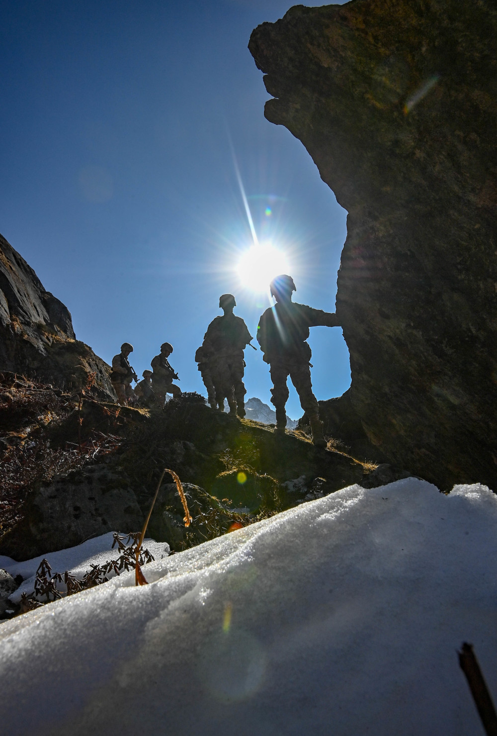 跟无名湖哨所官兵一起去巡逻_腾讯新闻