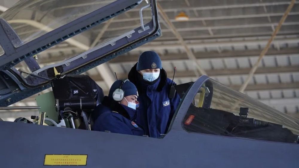 融媒看北疆丨解放軍報:北部戰區空軍航空兵某旅嚴格落實機務檢修管理