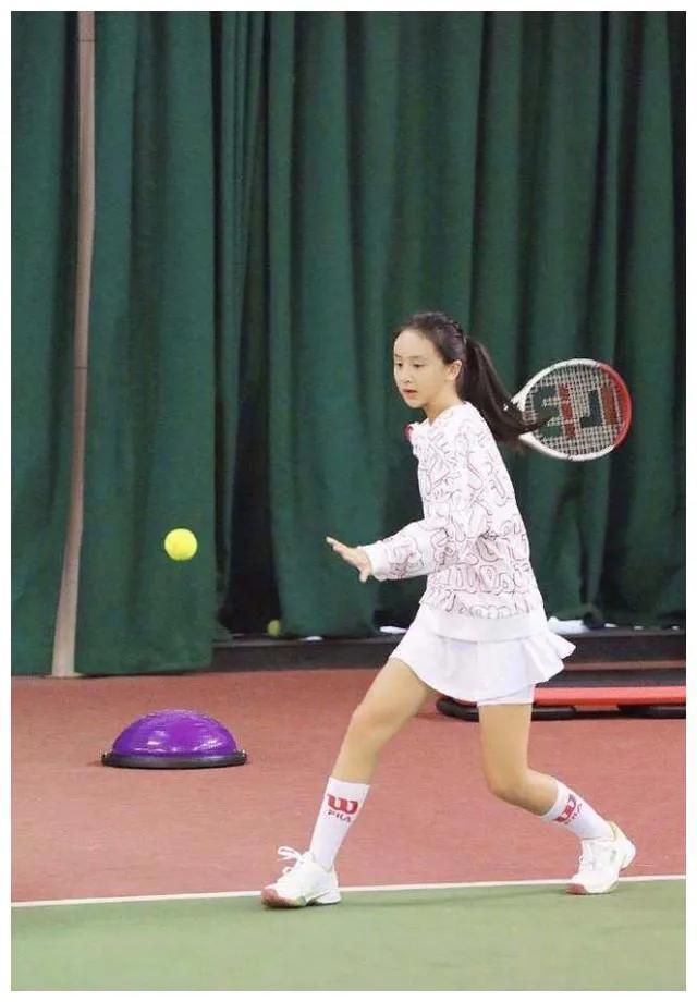 森碟网球比赛首战晋级,2比0击败新加坡选手,曾因练习脚磨出水泡