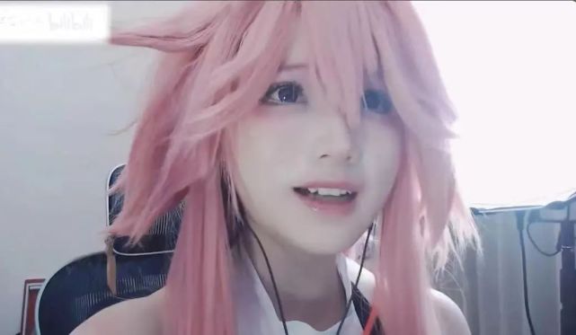 "秃崽劝导"爆火后,称退网找真爱,实老公发合照骂水友傻子