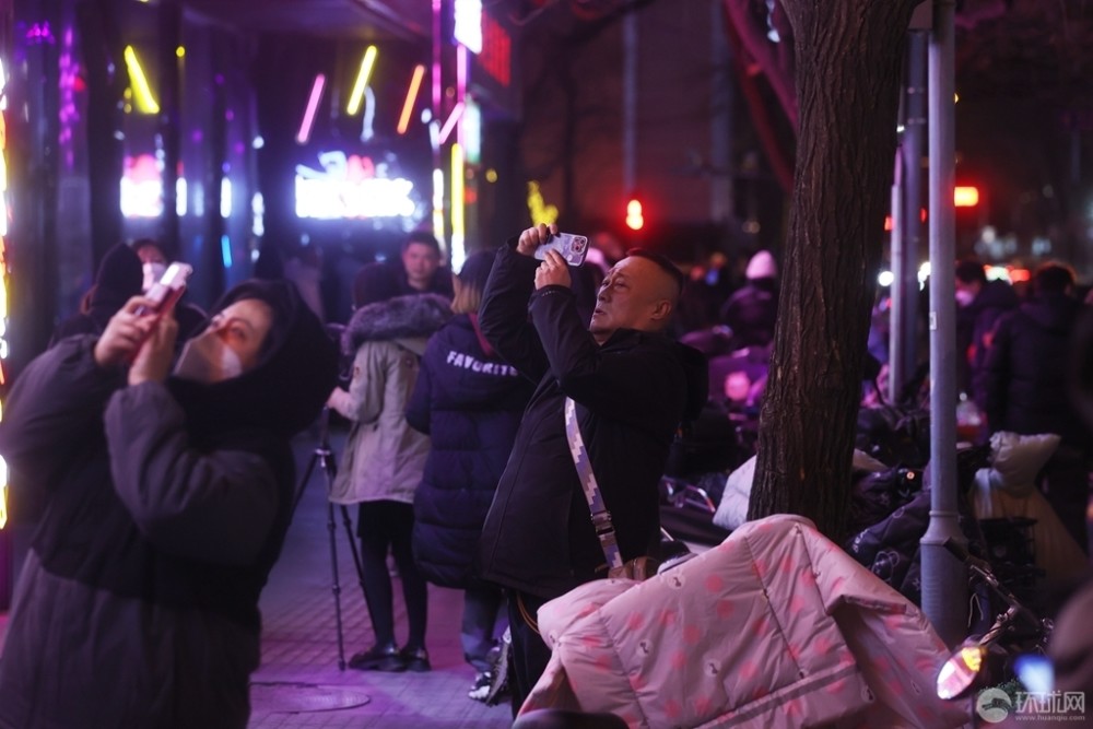 北京三里屯酒吧街騰退改造前最后一夜，眾多市民前往打卡留念新概念英語第二冊聽力英音版小e2023已更新(知乎/頭條)光學玻璃光路設計