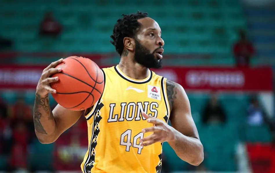 广厦队正在接触前外援威尔斯,他能否与孙铭徽完美兼容?_腾讯新闻