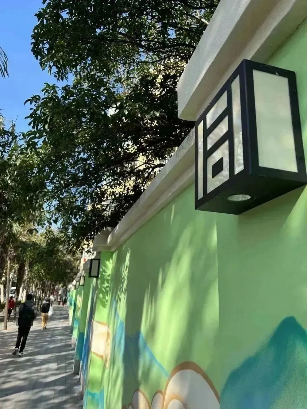 彩色壁画点睛围墙这条街景大变样