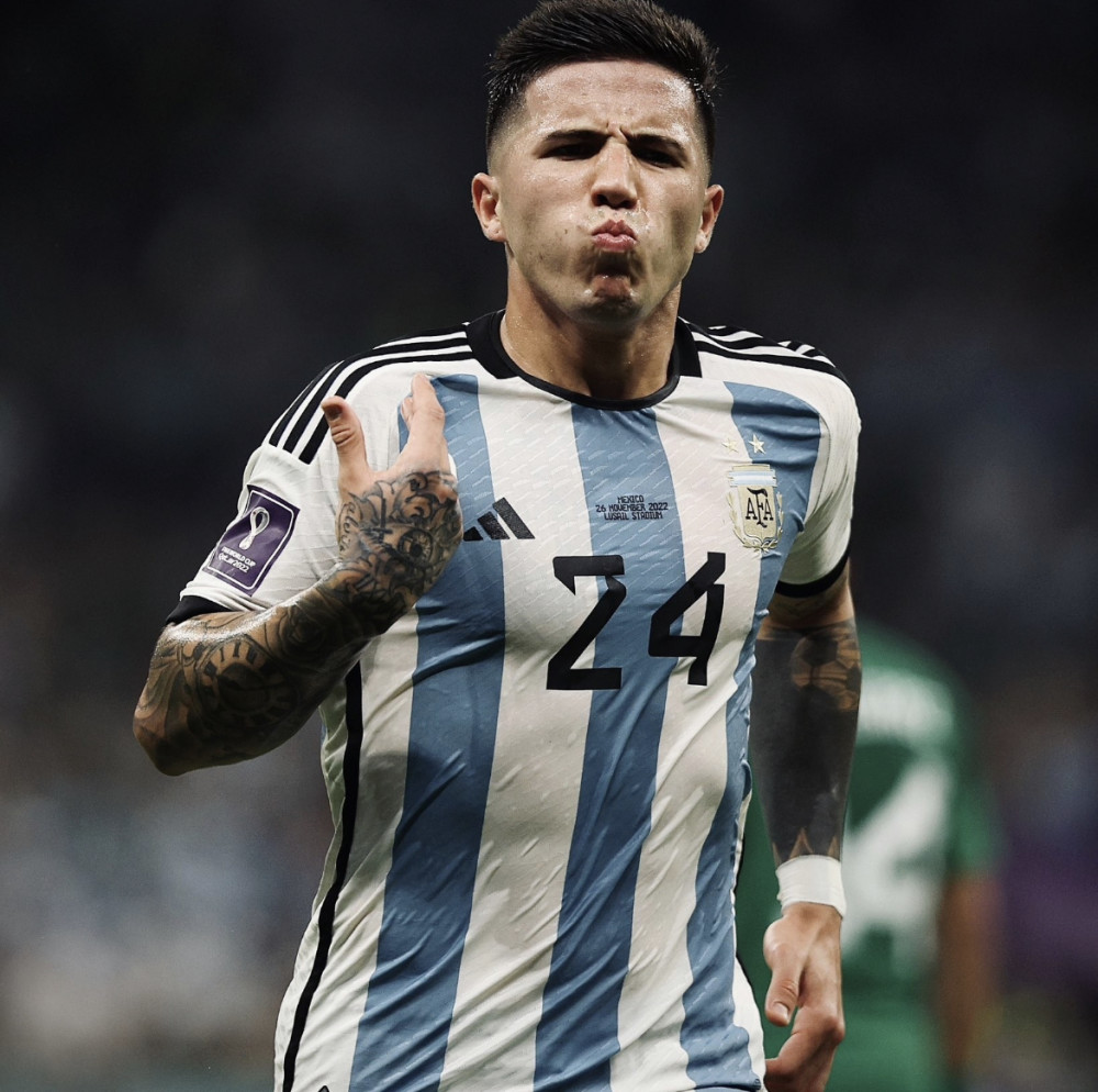 如何评价恩佐的转会费121亿欧元c罗的年薪高达2亿美元