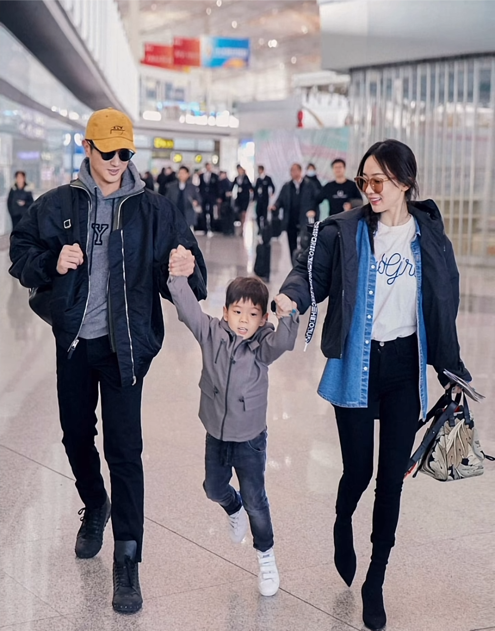 杜江晒与儿子聊天记录,9岁嗯哼长青春痘好苦恼,用的头像好可爱