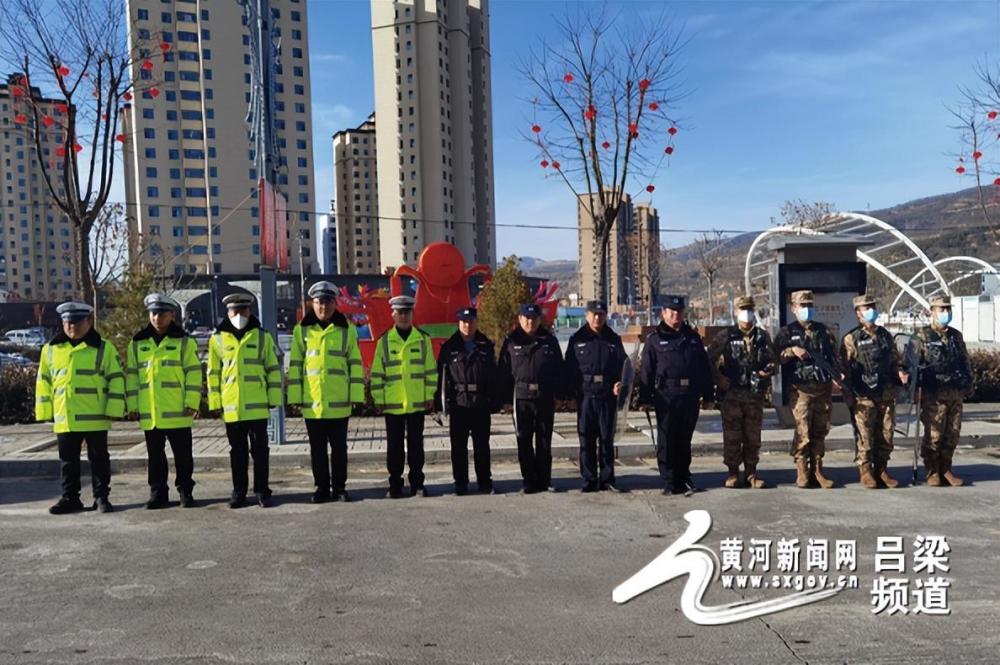 公安武警联勤武装巡逻图片