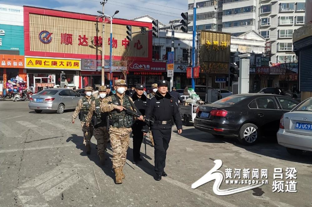 公安武警联勤武装巡逻图片