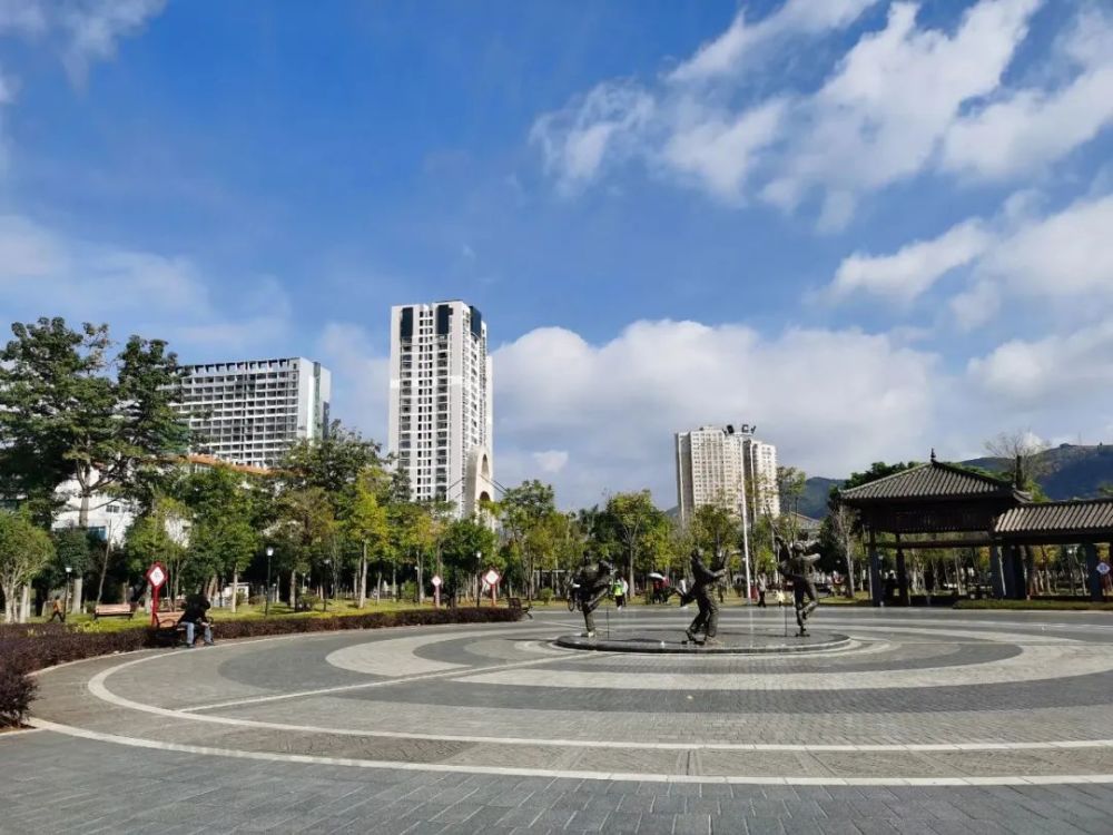 深受附近居民青睐焕然一新的琵琶岛公园已对外开放近三年时间自改造