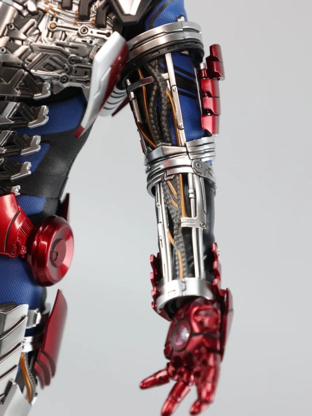 开箱能爆甲的钢铁侠手办,这设计也太牛了!_腾讯新闻