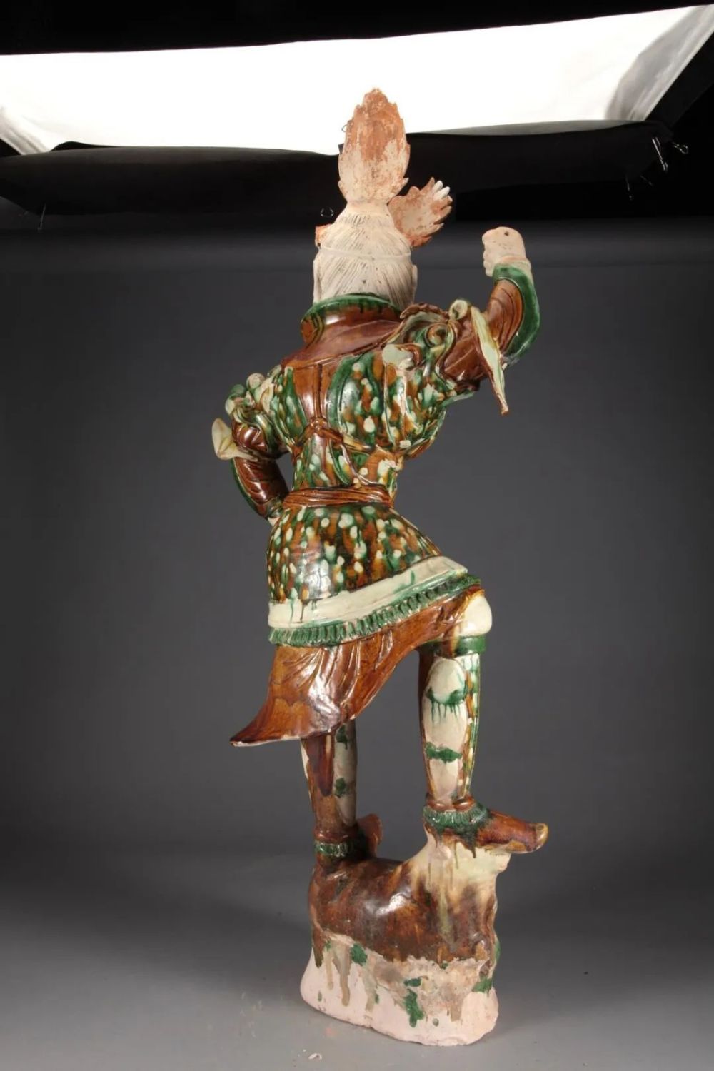 据深圳博物馆古代艺术研究部周庭熙老师介绍,天王俑是唐代最常见的陶