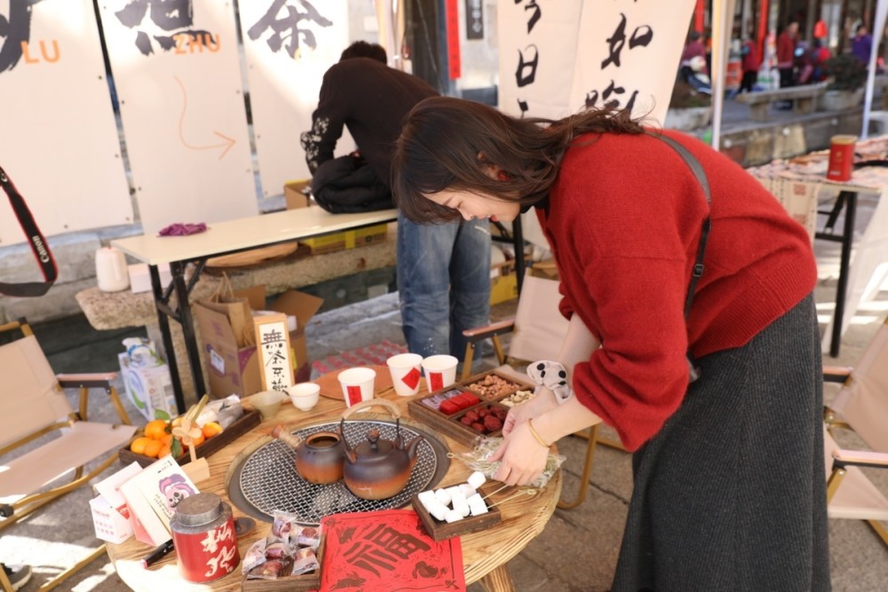 (摄影汪澄 汪伟平)2023年1月31日,在安徽黟县古城