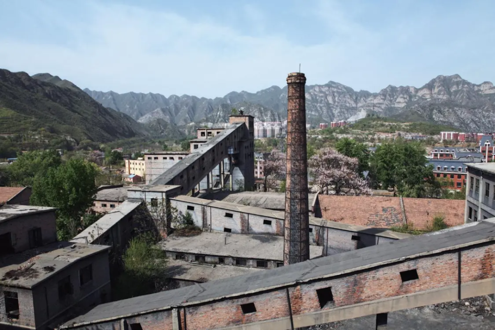 4公里的门大线铁路,串起来王平,大台,木城涧和千军台四座煤矿,要把