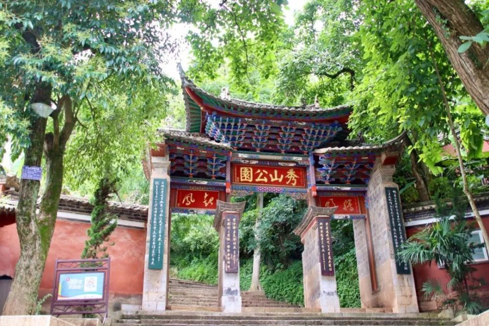 位于云南省玉溪市通海县城南隅,属全国重点文物保护单位,国家4a级旅游