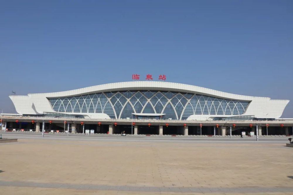 节后返程,临泉高铁站3分钟千名旅客"大转移"!_腾讯新闻