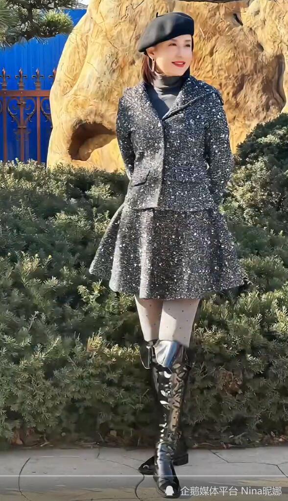 央视主持张蕾不上班美好多!