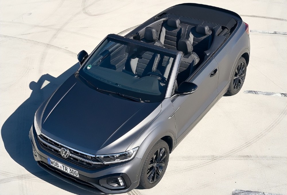 大众就已经推出过一款蓝色车漆的 t-roc cabriolet车型,而此次推出的