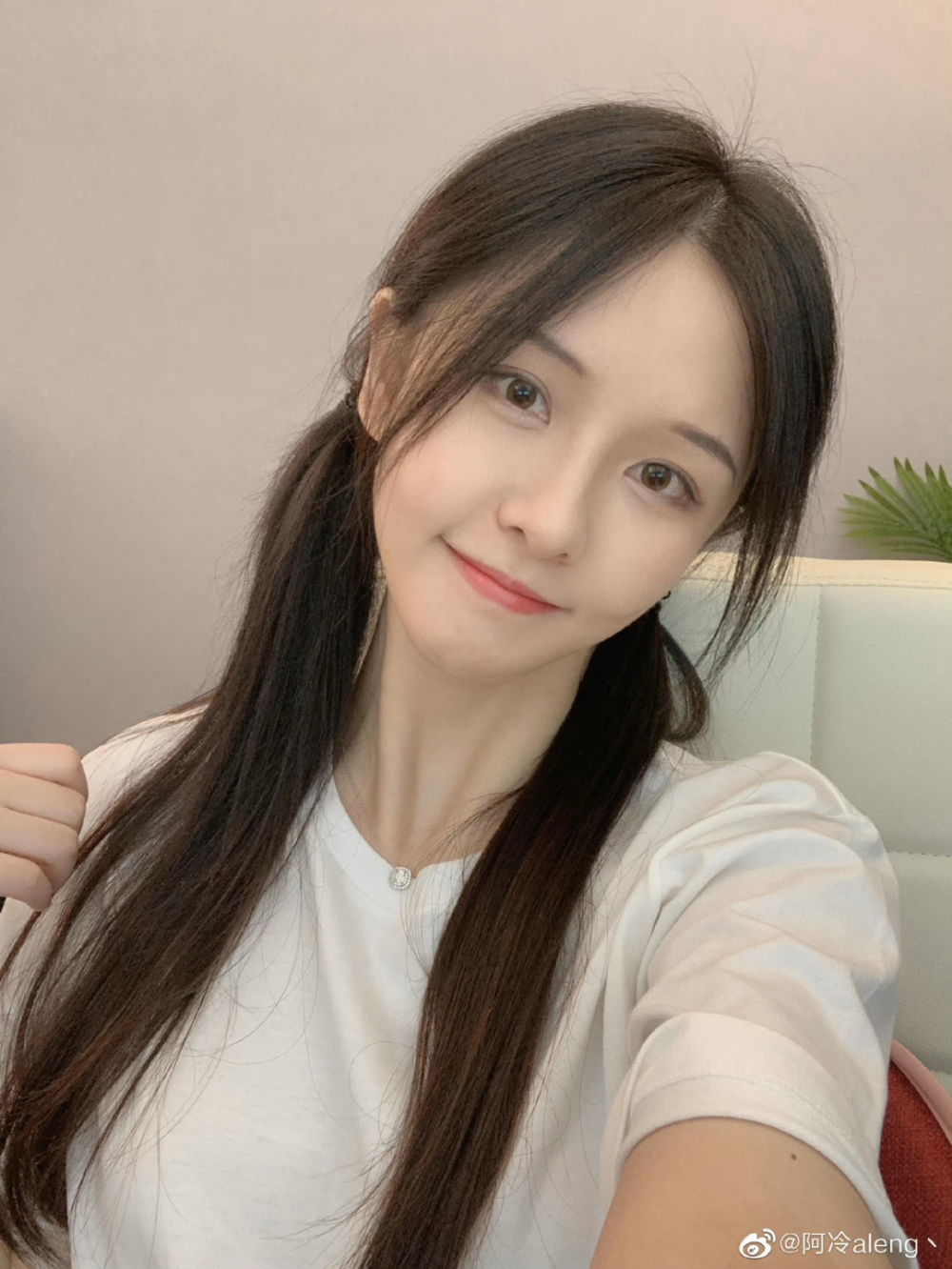 初代主播阿冷退播!直播间感慨往事,一晚上揽收礼物10w !_腾讯新闻