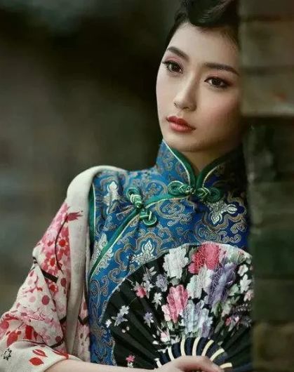 流氓作家贾平凹女人站起来是一棵树女人趴下是一匹马和睡过的女人相比