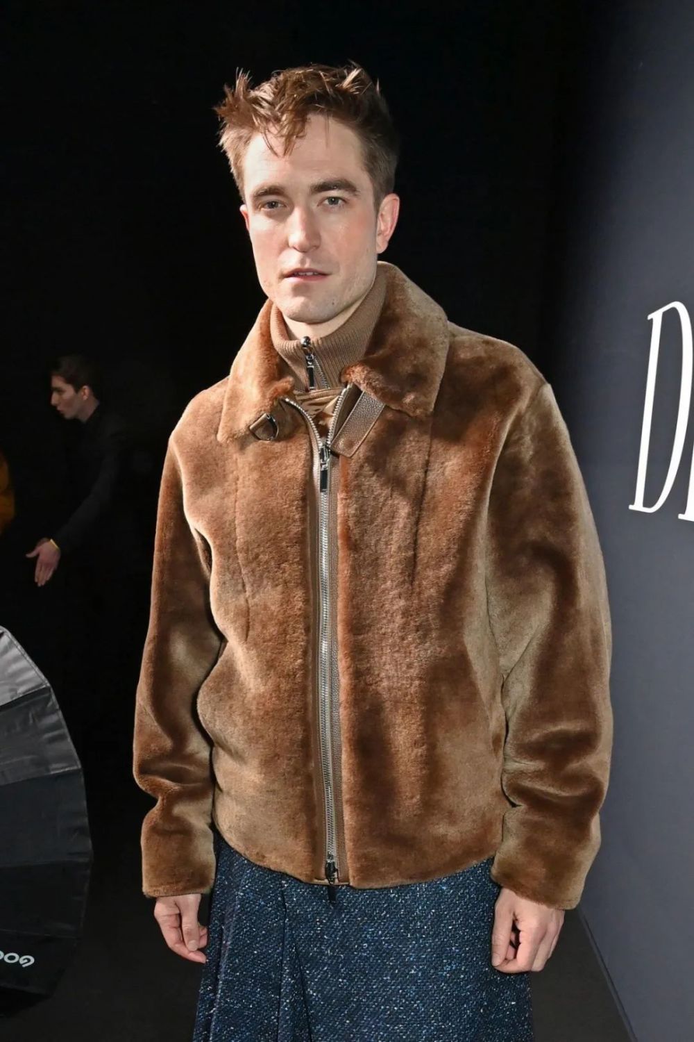 罗伯特帕丁森es杂志封面大片搞怪画风诠释实力派个性