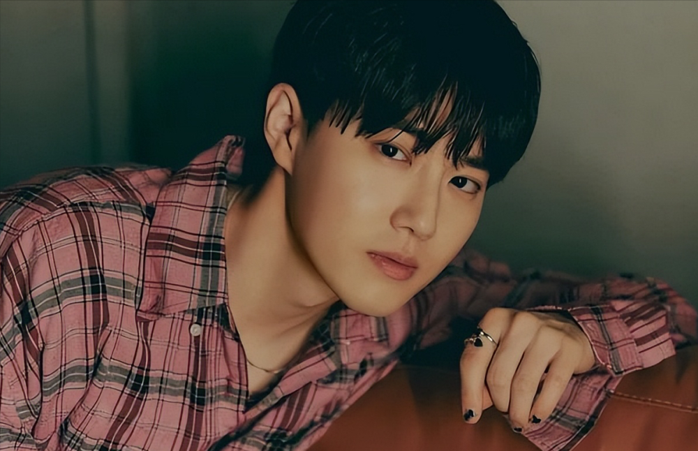 使用万能黑卡的韩流偶像