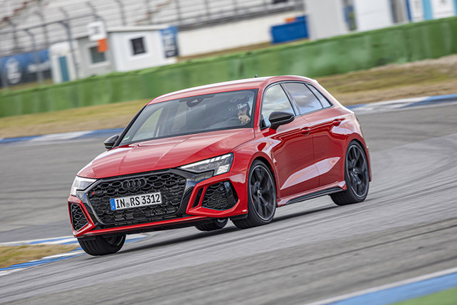 漂移表演赛奥迪rs3与梅赛德斯amga45s