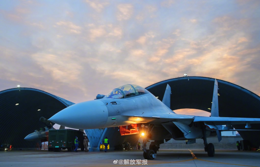 歼16绝美壁纸上新_腾讯新闻