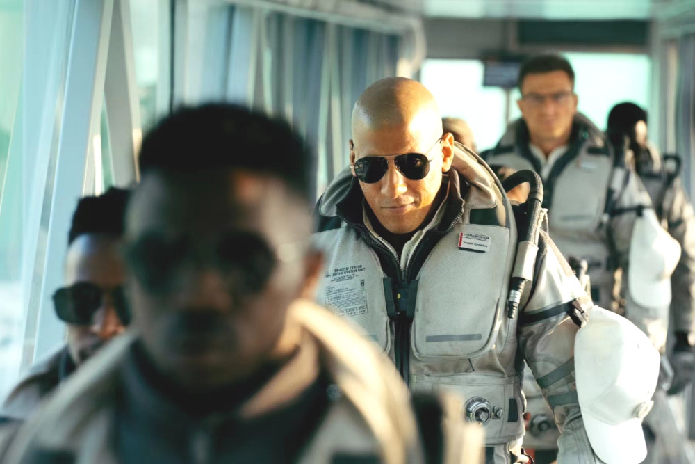 3,倪腾(tony nicholson)—片中扮演太空电梯袭击者,英国人,健身教练