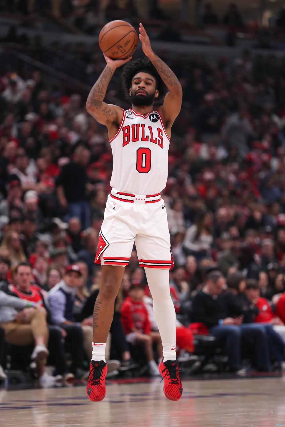 科比-怀特三分5中3贡献替补最高的20分 正负值 19冠绝全场_腾讯新闻