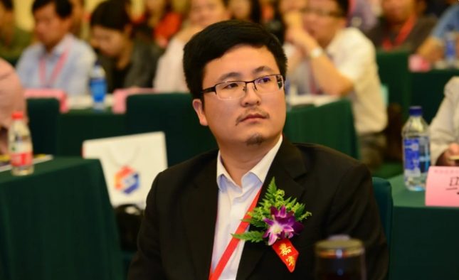 看似年轻却是专家_看似无情却有情作文_面相:专家谈金鱼眼相是凶是吉