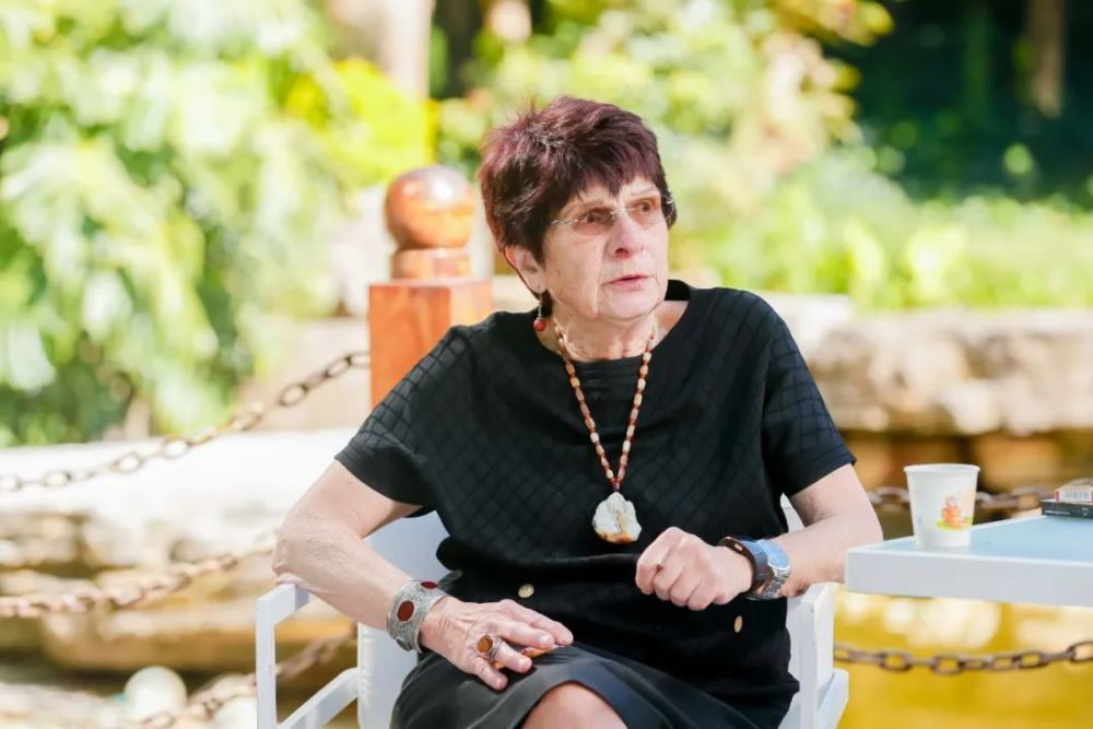 金蝶徐少春对话量子管理奠基人丹娜左哈尔数字化时代需要量子管理