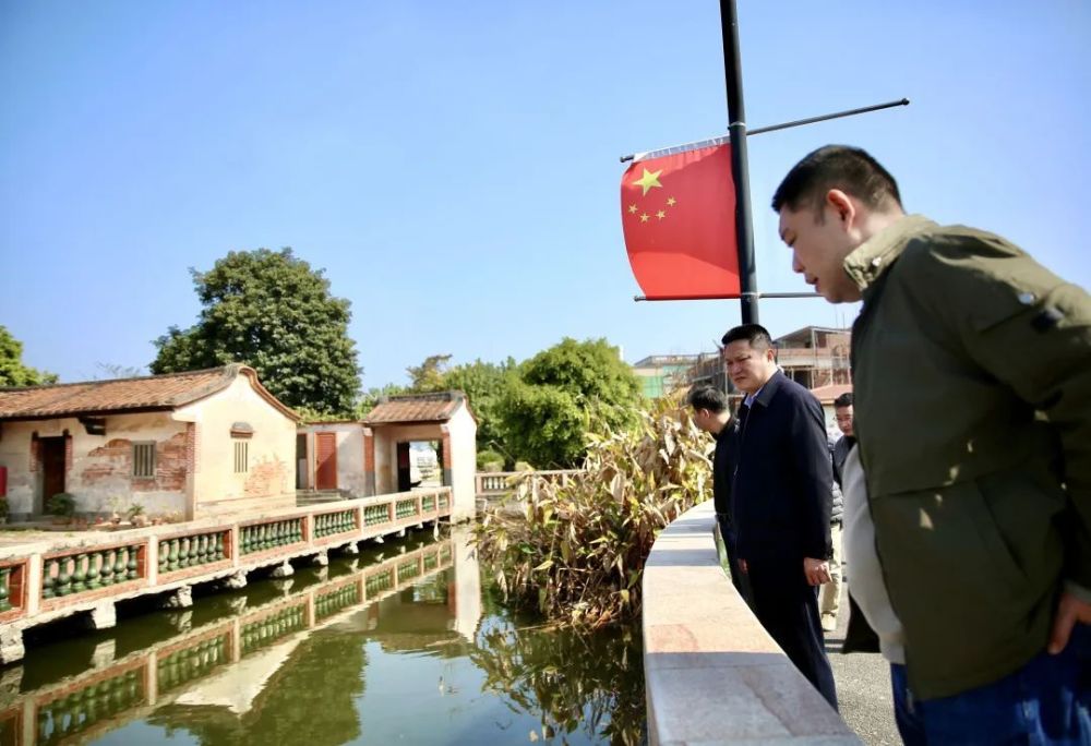 角美城市污水处理厂二期项目建设现场和杨厝村等地实地调研,详细了解
