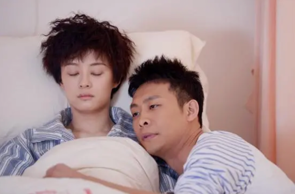 不少看上他这张脸的导演,找他演的都是电视剧里的好女婿,好丈夫.