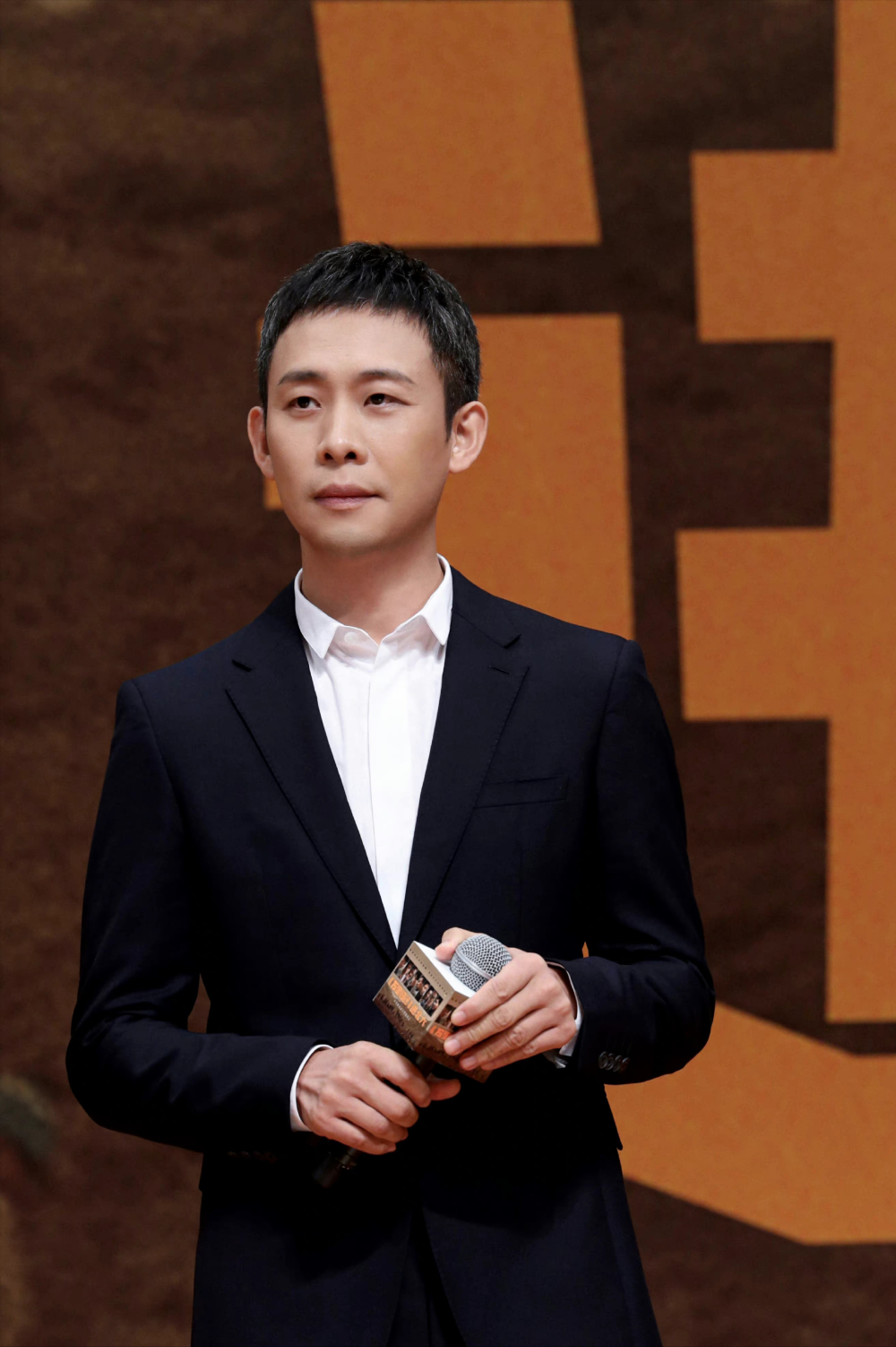 疑微博员工称动态是用户自己删除同组演员力赞张译他是恩人