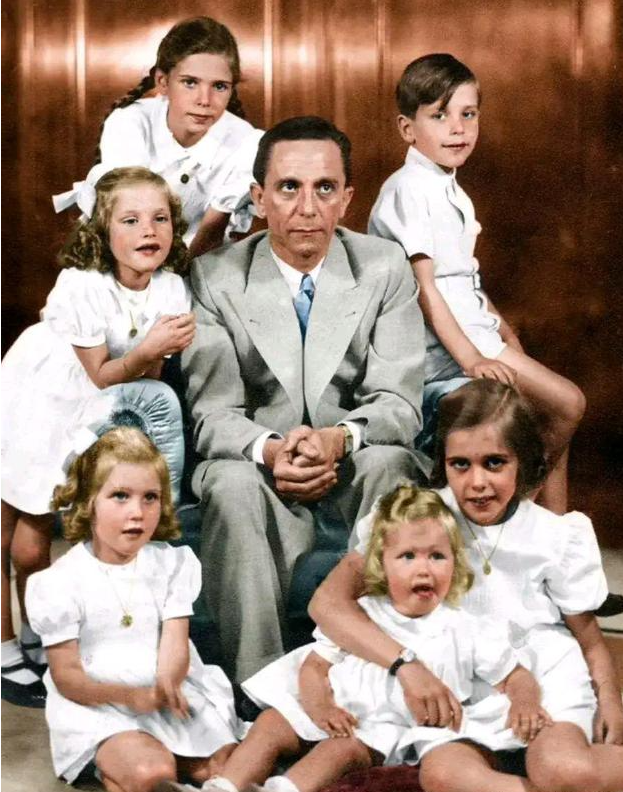 戈培尔和他六个孩子的合影为了这个宏伟的目标,戈培尔博士夫妇在