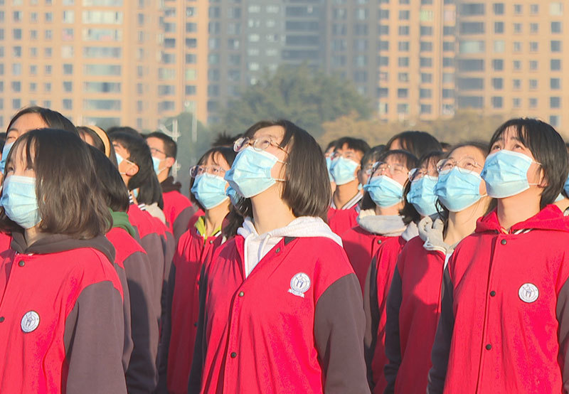 杨永庆摄玉溪五中学生张颢宸说:"作为中国人非常地自豪,我们在这个