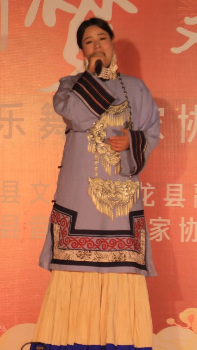 昨晚,丽江本土歌手赞歌玉龙