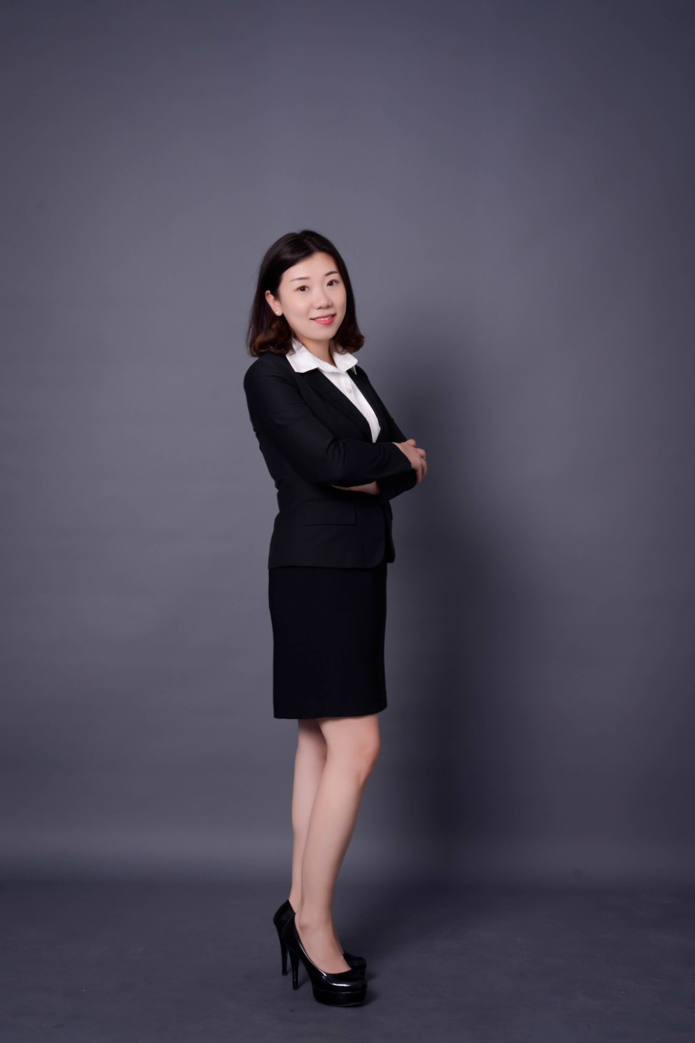 债权债务,婚姻继承,公司类纠纷,人寿保险等领域律师简介:何芳律师