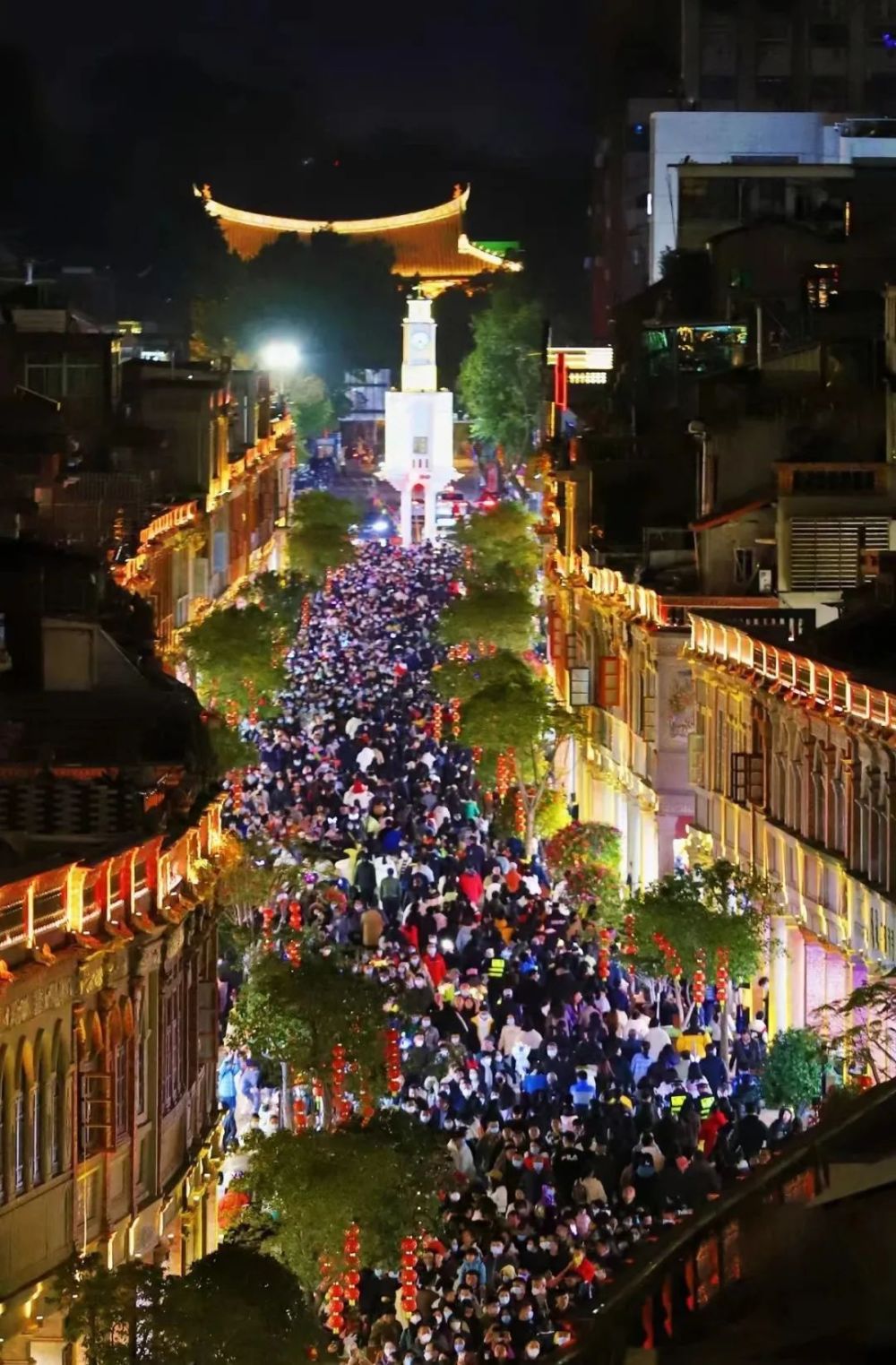 使古城再现"光明之城"盛景将佳节氛围传递到了大街小巷在泉州的众多