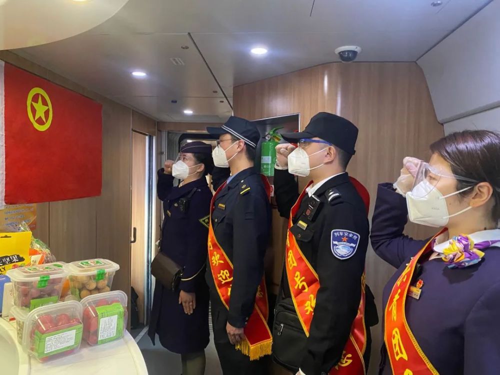 宏兔闹元宵|"共青团号"列车向着春天出发_腾讯新闻