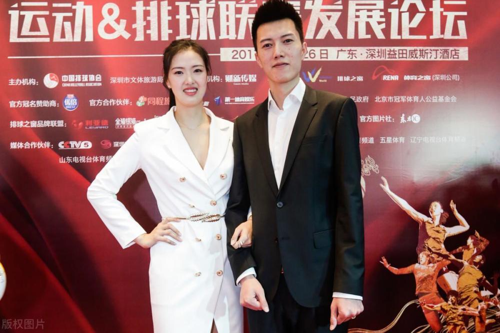 过非常辉煌的战绩,前中国男排主教练汪嘉伟和前中国女排主教练胡进