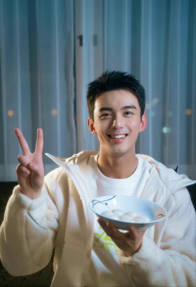 吴磊在国外过元宵节,用水壶煮汤圆出现小插曲,搞笑男实锤了