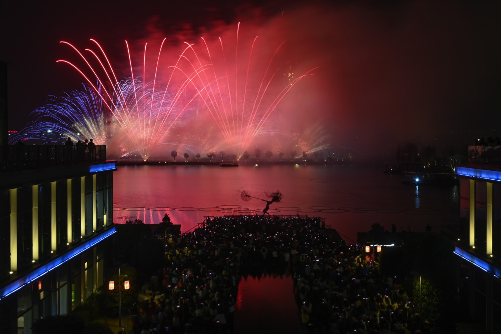 (社会)杭州:绚烂烟花庆元宵