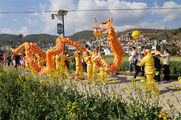 弥渡花灯是云南花灯九大派系之一,素有"云南花灯比山茶 弥渡花灯别样