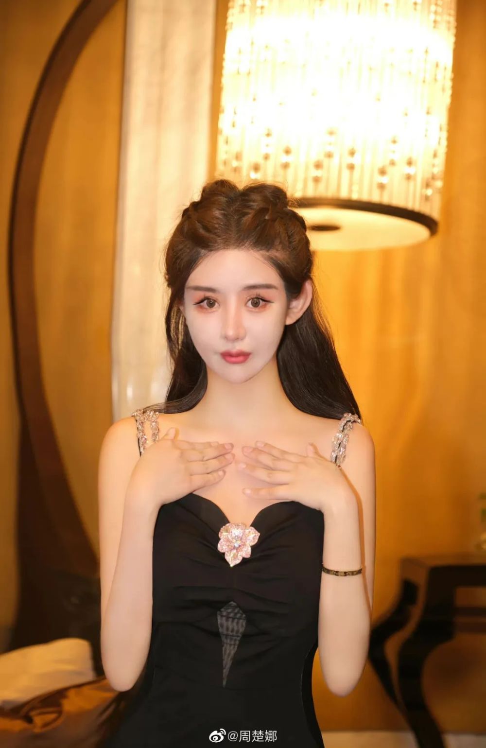 草根出生的也就更是少之又少了现在好多人都是有钱人家的孩子从小培养