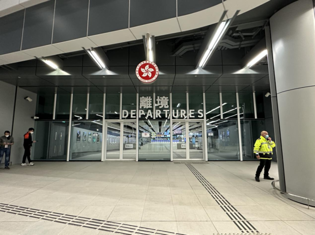 香港市民抢先体验香园围/莲塘口岸旅检首通关