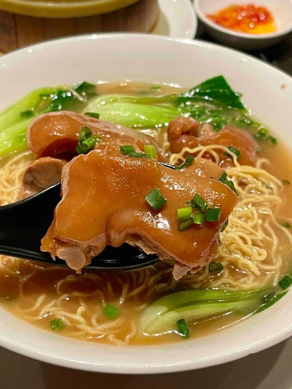 《狂飙》后遗症,满脑子都是强哥最爱的猪脚面!丨寻味_腾讯新闻