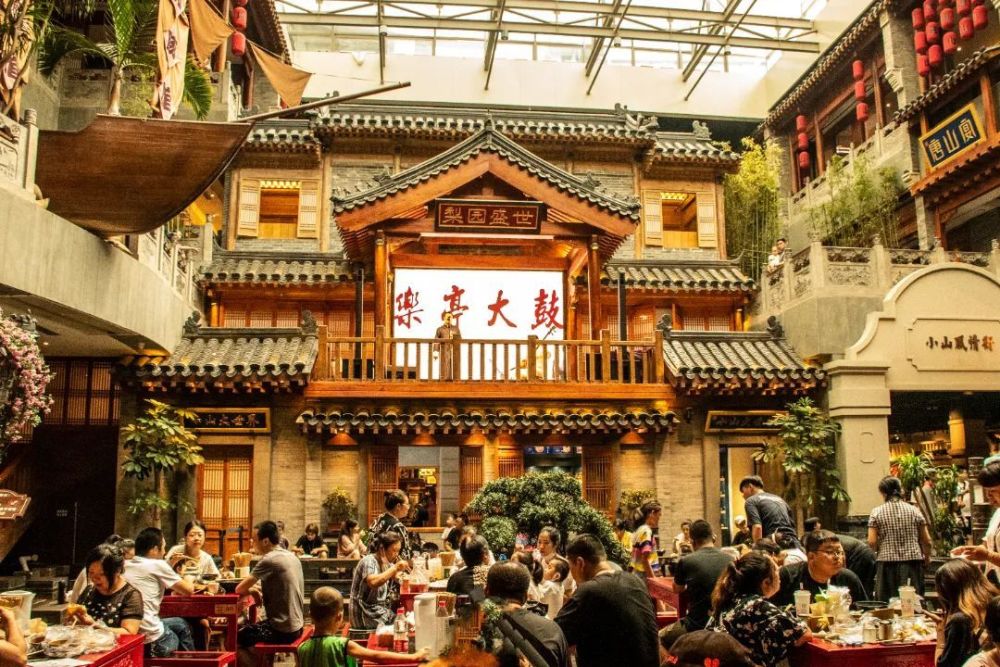 唐山宴曾先后获"中国最具影响力特色文化美食旅游目的地""夜游河北