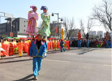 平遥市民复古装扮社火表演闹元宵市民勾起满满的回忆