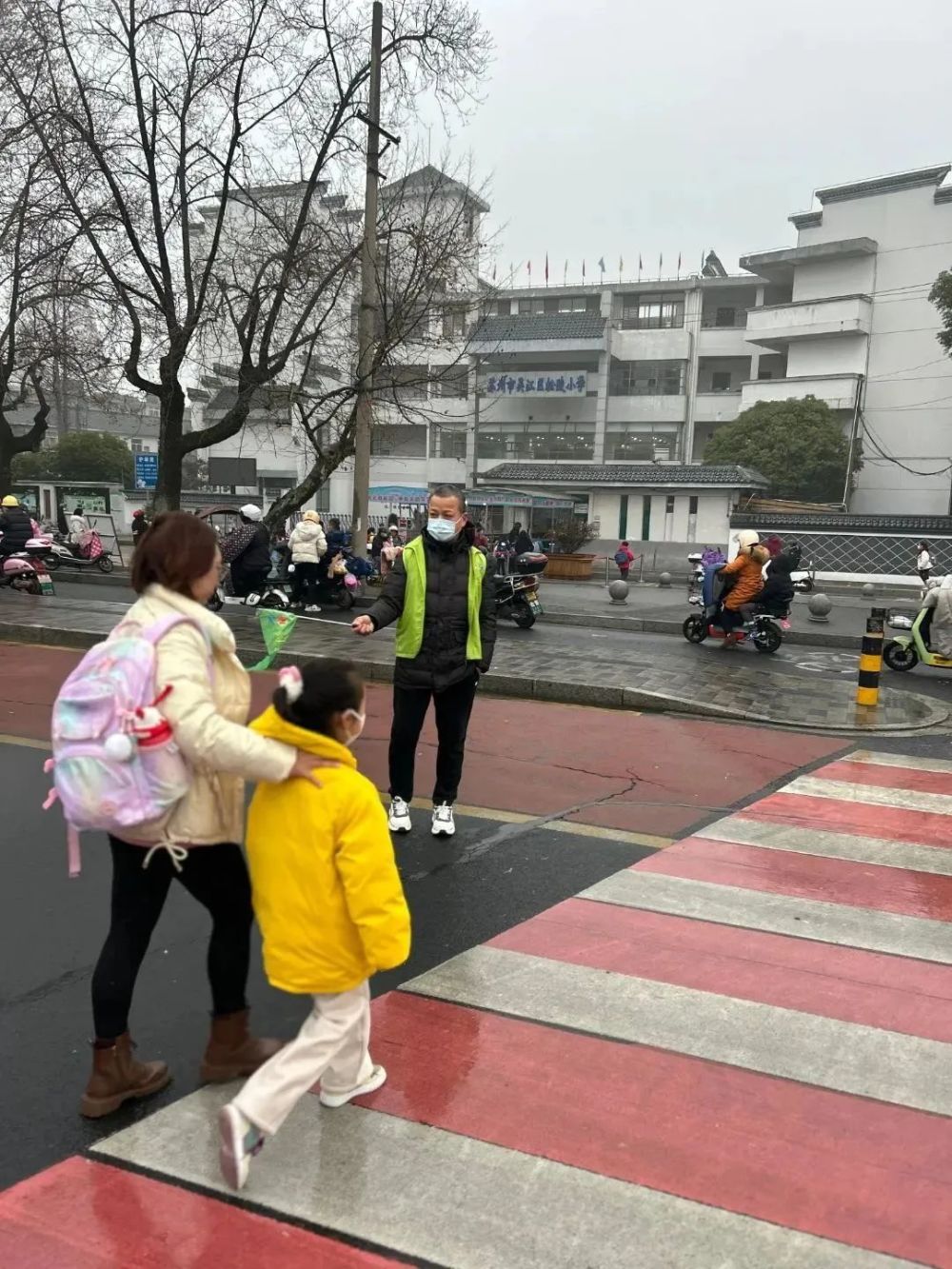 松陵小學以愛之名,保駕護航蘇州灣實驗幼兒園用愛為孩子保駕護航菀坪