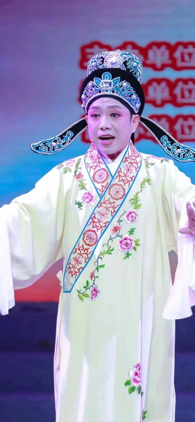 庐剧《莫愁女》(选段)"白兰花含笑假山旁"0304京剧《沙家滨》(选段)"